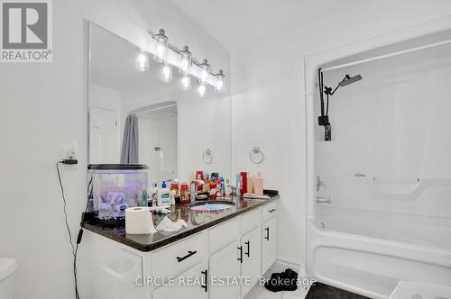 740 Revland Drive, Tecumseh, ON - Indoor Photo Showing Bathroom