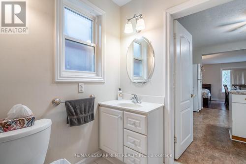 19 Graham Avenue N, Hamilton, ON - Indoor Photo Showing Bathroom