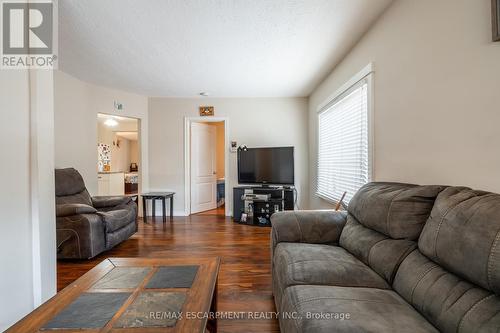 19 Graham Avenue N, Hamilton, ON - Indoor Photo Showing Living Room