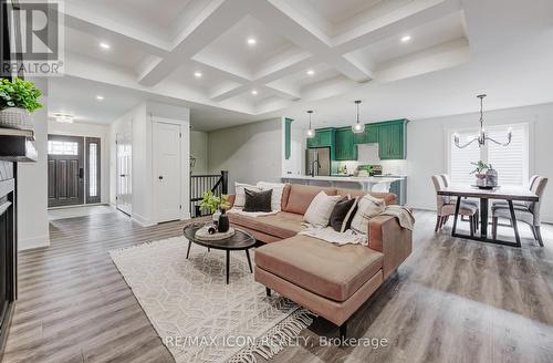 514 Lambton Street W, West Grey, ON - Indoor Photo Showing Living Room