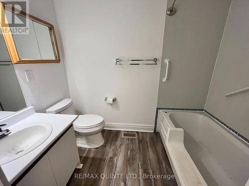 30 - 31 Keegan Parkway, Belleville, ON - Indoor Photo Showing Bathroom