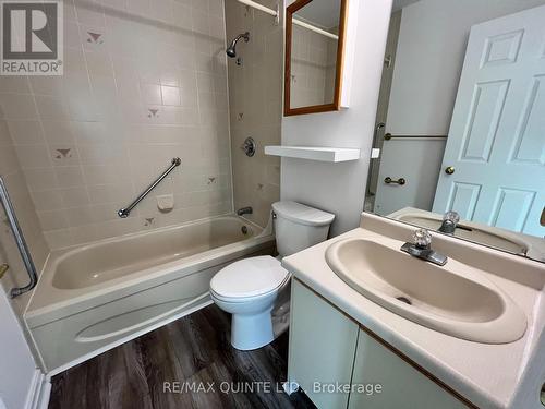 30 - 31 Keegan Parkway, Belleville, ON - Indoor Photo Showing Bathroom