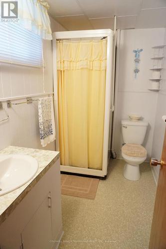 416 Cecil Street, Temiskaming Shores, ON - Indoor Photo Showing Bathroom