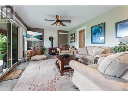 3603 Forsyth Drive, Penticton, BC - Indoor Photo Showing Living Room