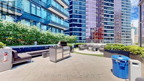 2507 - 955 Bay Street, Toronto, ON - Outdoor