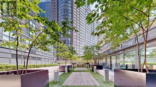 2507 - 955 Bay Street, Toronto, ON - Outdoor