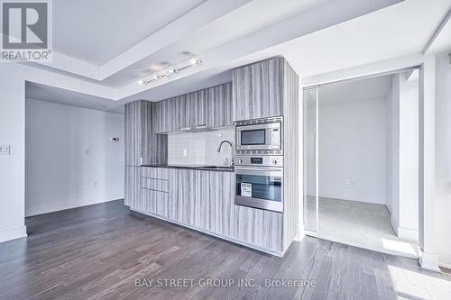 2507 - 955 Bay Street, Toronto, ON - Indoor Photo Showing Kitchen