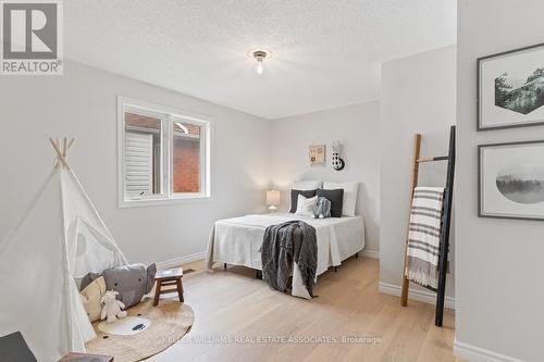 311 Niagara Drive, Oshawa, ON - Indoor Photo Showing Bedroom