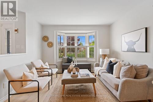 311 Niagara Drive, Oshawa, ON - Indoor Photo Showing Living Room