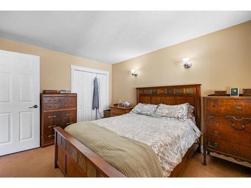 3733 Highway 3, Erickson, BC - Indoor Photo Showing Bedroom