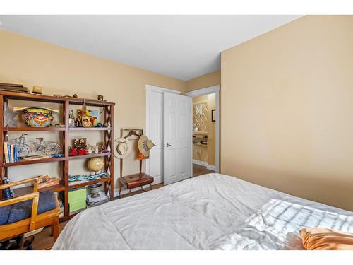 3733 Highway 3, Erickson, BC - Indoor Photo Showing Bedroom