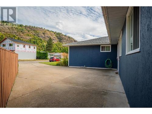 1007 Regan  Crescent, Trail, BC - Outdoor With Exterior