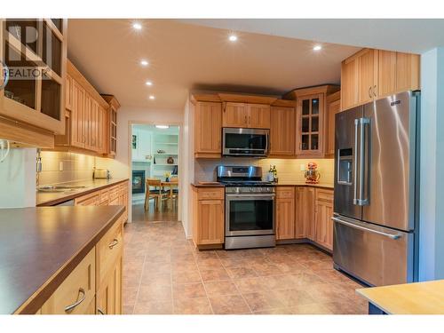 1007 Regan  Crescent, Trail, BC - Indoor Photo Showing Kitchen With Stainless Steel Kitchen