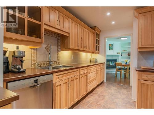 1007 Regan  Crescent, Trail, BC - Indoor Photo Showing Kitchen With Double Sink