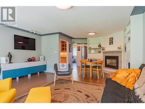 1007 Regan  Crescent, Trail, BC - Indoor Photo Showing Living Room With Fireplace