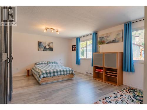 1007 Regan  Crescent, Trail, BC - Indoor Photo Showing Bedroom