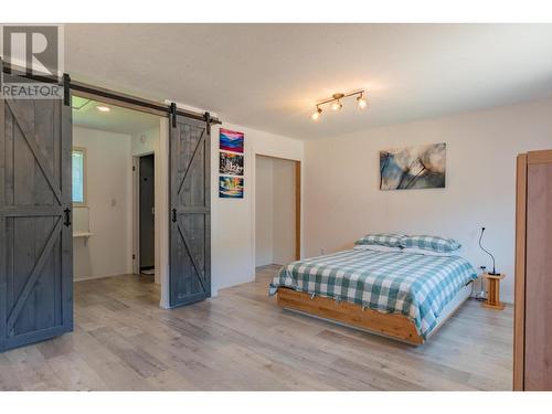 1007 Regan  Crescent, Trail, BC - Indoor Photo Showing Bedroom