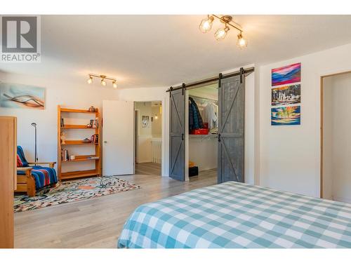 1007 Regan  Crescent, Trail, BC - Indoor Photo Showing Bedroom