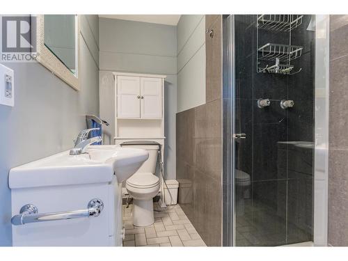 1007 Regan  Crescent, Trail, BC - Indoor Photo Showing Bathroom