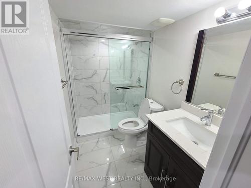 32 Hatton Court, Brampton, ON - Indoor Photo Showing Bathroom