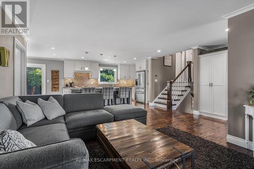 34 Killins Street, West Lincoln, ON - Indoor Photo Showing Living Room