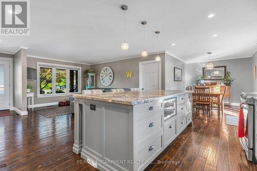 34 Killins Street, West Lincoln, ON - Indoor Photo Showing Kitchen With Upgraded Kitchen