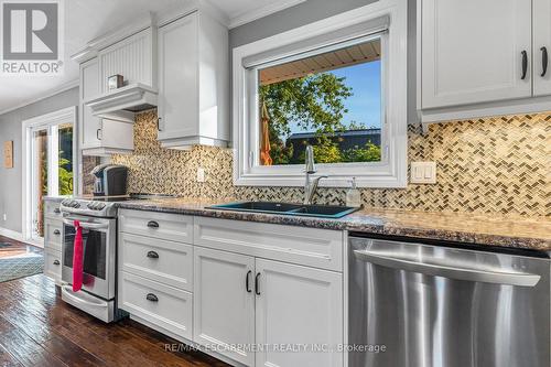 34 Killins Street, West Lincoln, ON - Indoor Photo Showing Kitchen With Double Sink With Upgraded Kitchen