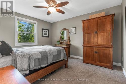 34 Killins Street, West Lincoln, ON - Indoor Photo Showing Bedroom