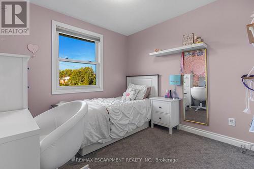 34 Killins Street, West Lincoln, ON - Indoor Photo Showing Bedroom