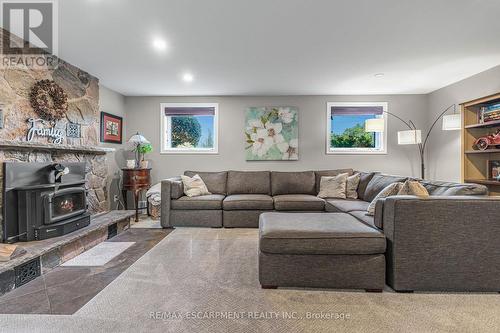 34 Killins Street, West Lincoln, ON - Indoor Photo Showing Living Room With Fireplace