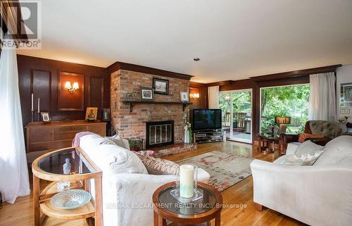 341 Clarendon Drive, Hamilton, ON - Indoor Photo Showing Living Room With Fireplace