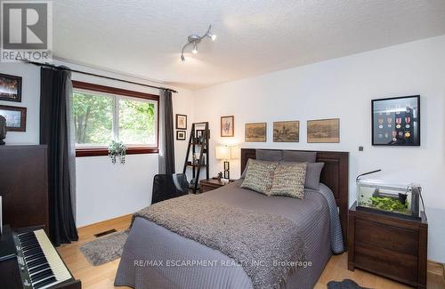 341 Clarendon Drive, Hamilton, ON - Indoor Photo Showing Bedroom