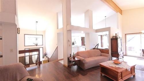 3745 Highway 97A Road, Spallumcheen, BC - Indoor Photo Showing Living Room