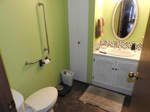 3745 Highway 97A Road, Spallumcheen, BC - Indoor Photo Showing Bathroom