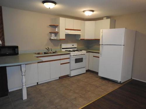 3745 Highway 97A Road, Spallumcheen, BC - Indoor Photo Showing Kitchen With Double Sink