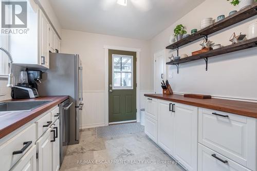 305 Wexford Avenue S, Hamilton, ON - Indoor Photo Showing Kitchen