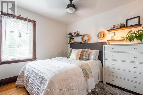 305 Wexford Avenue S, Hamilton, ON - Indoor Photo Showing Bedroom