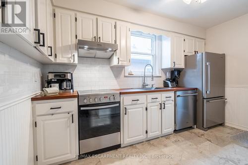 305 Wexford Avenue S, Hamilton, ON - Indoor Photo Showing Kitchen