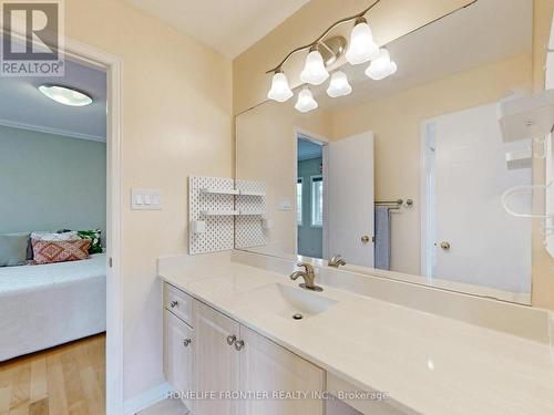 33 Irish Rose Drive, Markham, ON - Indoor Photo Showing Bathroom