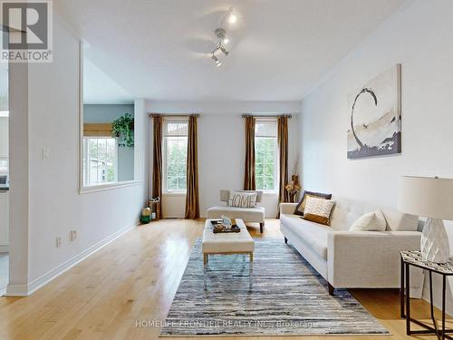 33 Irish Rose Drive, Markham, ON - Indoor Photo Showing Living Room