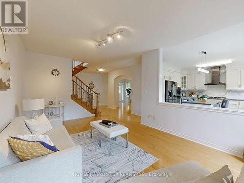 33 Irish Rose Drive, Markham, ON - Indoor Photo Showing Living Room