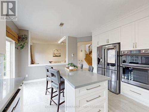 33 Irish Rose Drive, Markham, ON - Indoor Photo Showing Kitchen