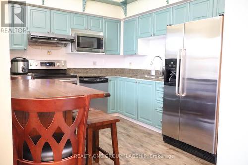 49 Guildpark Pathway, Toronto, ON - Indoor Photo Showing Kitchen With Double Sink With Upgraded Kitchen