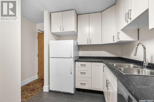 103 325 Kingsmere Boulevard, Saskatoon, SK - Indoor Photo Showing Kitchen With Double Sink