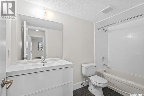 103 325 Kingsmere Boulevard, Saskatoon, SK - Indoor Photo Showing Bathroom