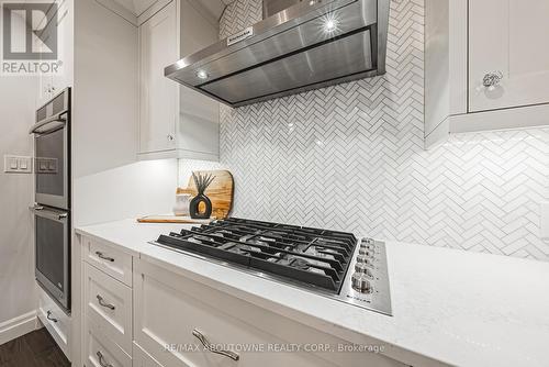 3472 Spruce Avenue, Burlington, ON - Indoor Photo Showing Kitchen With Upgraded Kitchen