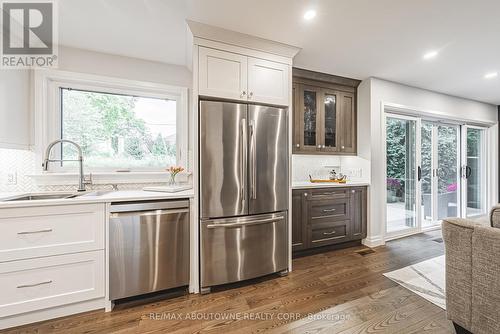 3472 Spruce Avenue, Burlington, ON - Indoor Photo Showing Kitchen With Upgraded Kitchen