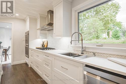 3472 Spruce Avenue, Burlington, ON - Indoor Photo Showing Kitchen With Double Sink With Upgraded Kitchen