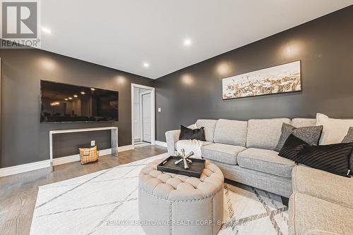 3472 Spruce Avenue, Burlington, ON - Indoor Photo Showing Living Room