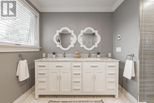 3472 Spruce Avenue, Burlington, ON - Indoor Photo Showing Bathroom